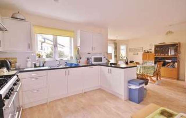  Image of 4 bedroom Detached house for sale in Oakdale Road Witney OX28 at Oakdale Road  Witney, OX28 1BJ