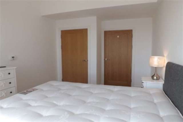  Image of 1 bedroom Penthouse to rent in The Crescent Plymouth PL1 at Plymouth, PL1 3FH