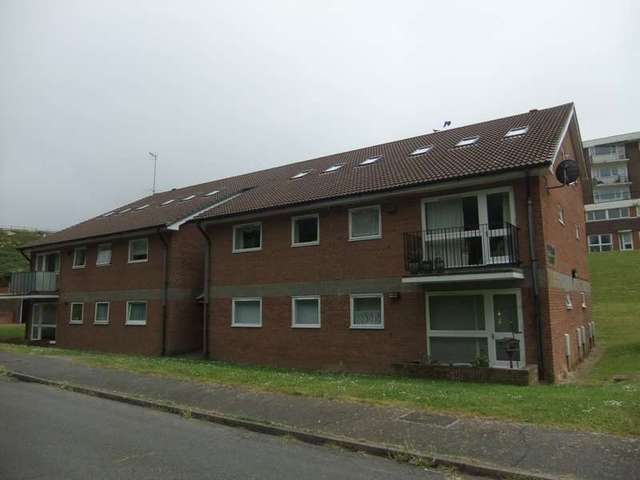  Image of 3 bedroom Flat to rent in Surrey Road Seaford BN25 at Surrey Road  Seaford, BN25 2PA