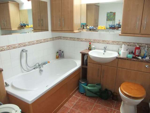  Image of 3 bedroom Flat to rent in Surrey Road Seaford BN25 at Surrey Road  Seaford, BN25 2PA