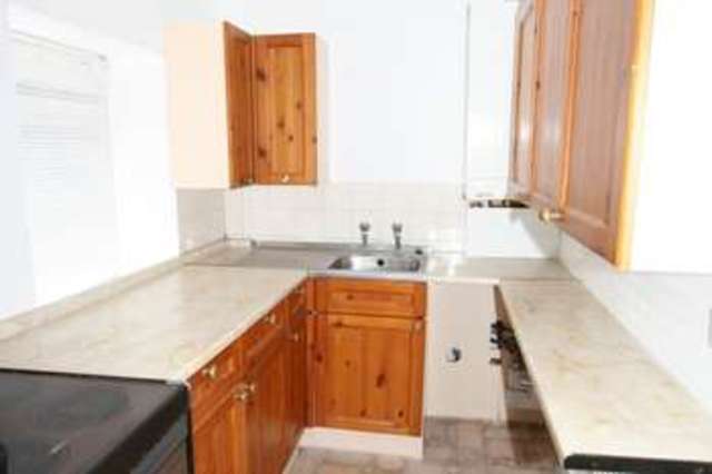  Image of 3 bedroom Apartment to rent in Oldham Road Royton Oldham OL2 at Oldham OL2 6AJ Oldham, OL2 6AJ
