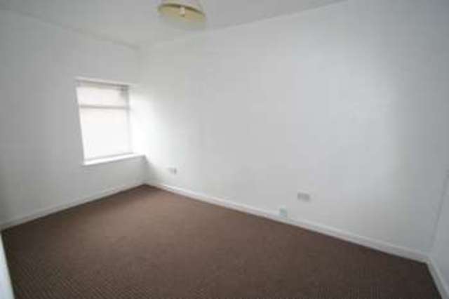  Image of 3 bedroom Apartment to rent in Oldham Road Royton Oldham OL2 at Oldham OL2 6AJ Oldham, OL2 6AJ