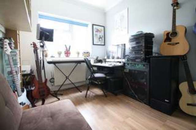  Image of 3 bedroom Semi-Detached house for sale in Oliver Road Hemel Hempstead HP3 at Oliver Road  Hemel Hempstead, HP3 9PZ