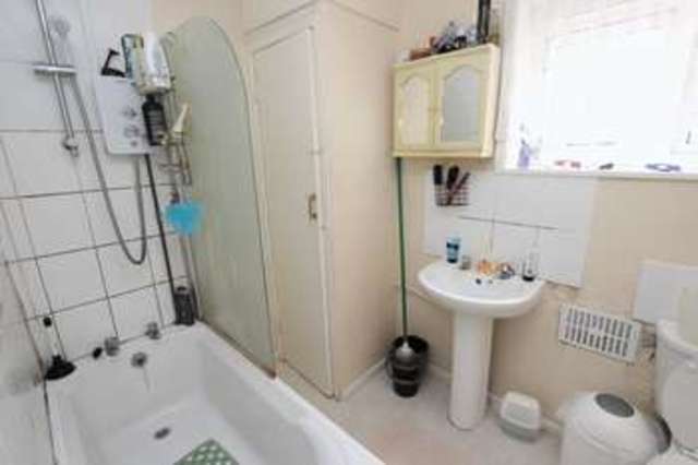  Image of 1 bedroom Flat to rent in Thorold Road Southampton SO18 at Thorold Road Bitterne Park Southampton, SO18 1JB