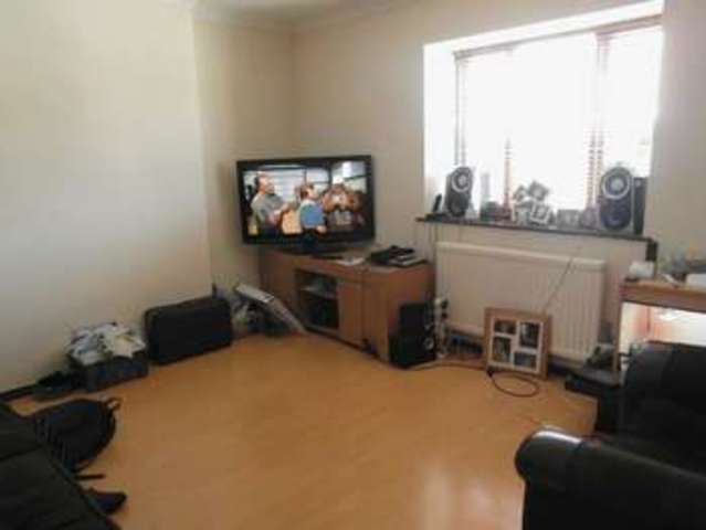  Image of 1 bedroom Flat to rent in Teviot Avenue Aveley South Ockendon RM15 at Haywards, Teviot Avenue  Aveley, RM15 4QP