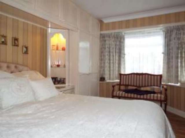  Image of 2 bedroom Bungalow for sale in Orchard Way Fontwell Arundel BN18 at Fontwell Arundel Fontwell, BN18 0SH