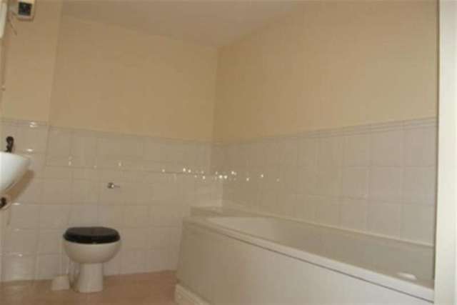  Image of 2 bedroom Flat to rent in Otter Close London E15 at London, E15 2PZ