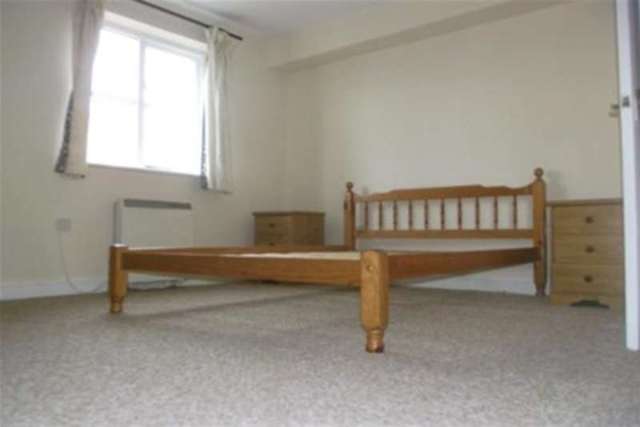  Image of 2 bedroom Flat to rent in Otter Close London E15 at London, E15 2PZ
