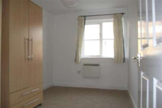 Image of 2 bedroom Flat to rent in Otter Close London E15 at London, E15 2PZ