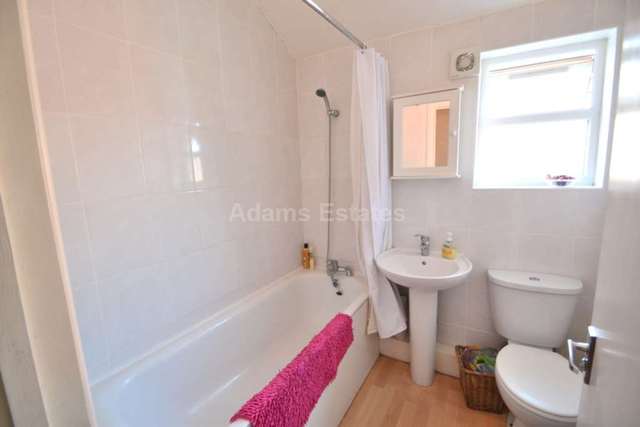  Image of 2 bedroom Flat to rent in Oxford Road Reading RG30 at Oxford Road Tilehurst Reading, RG30 1AD