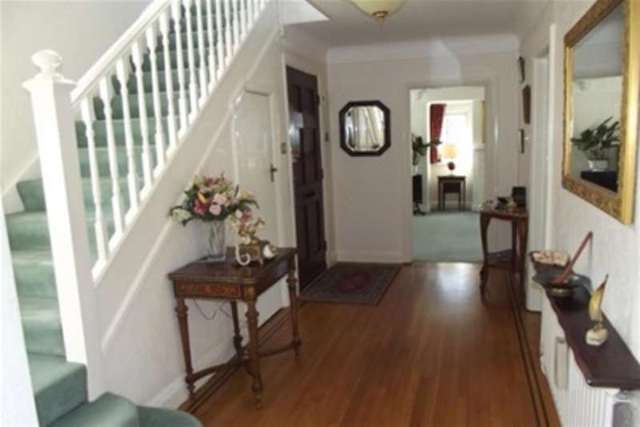  Image of 4 bedroom Detached house to rent in Oxshott Road Leatherhead KT22 at Leatherhead, KT22 0EN