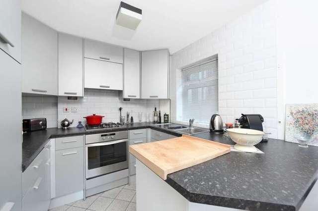  Image of Studio flat to rent in Palace Court London W2 at Palace Court  London, W2 4LP