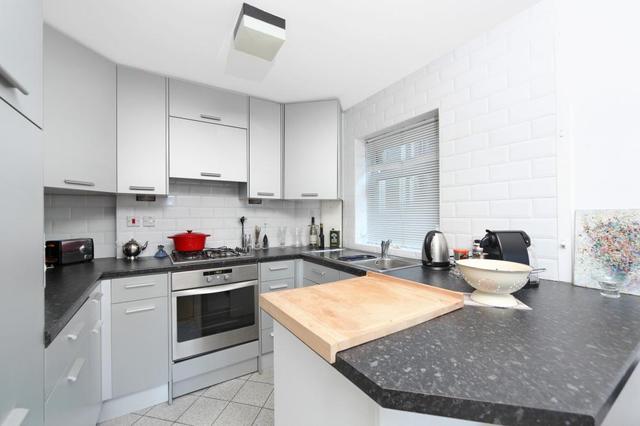  Image of Studio flat to rent in Palace Court London W2 at Palace Court  London, W2 4LP