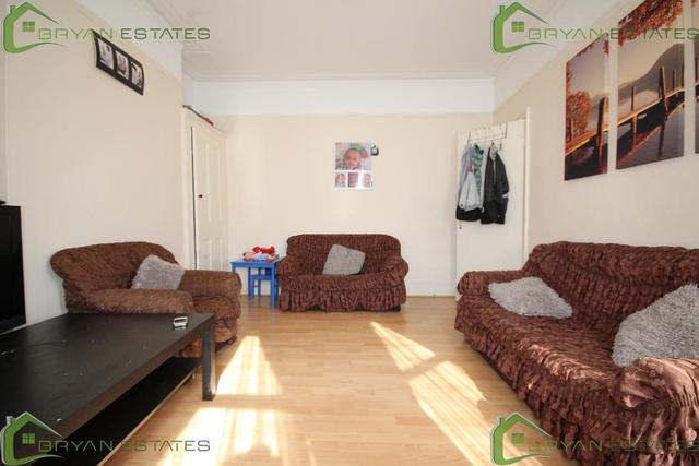  Image of 2 bedroom Flat for sale in Palmerston Road London N22 at Wood Green  London, N22 8RB