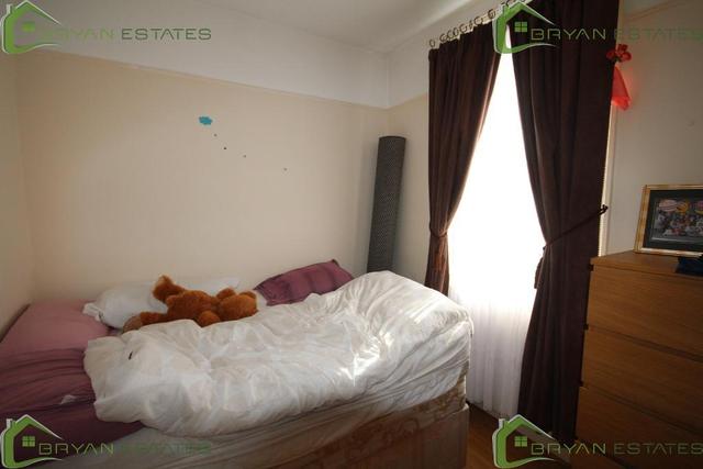  Image of 2 bedroom Flat for sale in Palmerston Road London N22 at Wood Green  London, N22 8RB