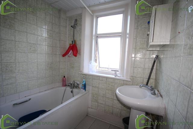  Image of 2 bedroom Flat for sale in Palmerston Road London N22 at Wood Green  London, N22 8RB