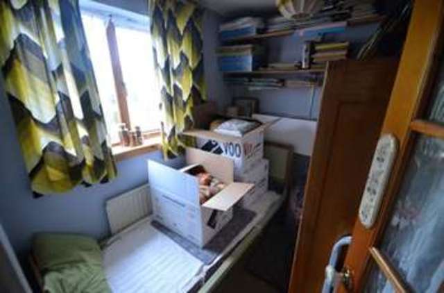  Image of 4 bedroom Terraced house for sale in Pampas Close Carterton OX18 at Pampas Close  Carterton, OX18 3YE