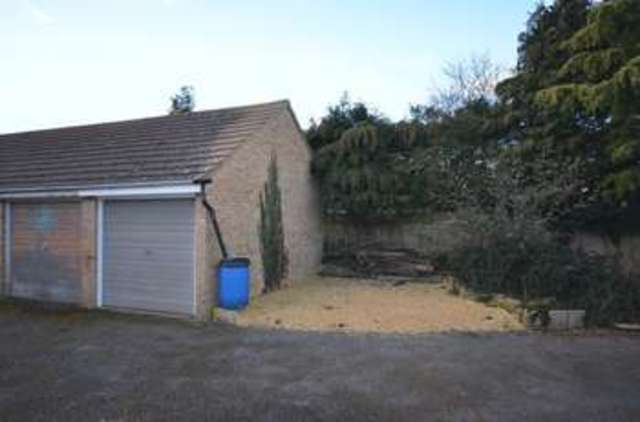  Image of 4 bedroom Terraced house for sale in Pampas Close Carterton OX18 at Pampas Close  Carterton, OX18 3YE