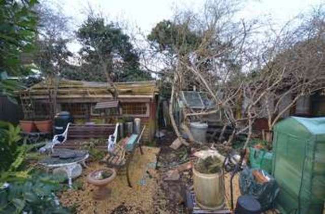  Image of 4 bedroom Terraced house for sale in Pampas Close Carterton OX18 at Pampas Close  Carterton, OX18 3YE