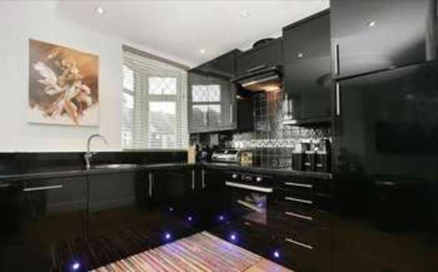 Image of 3 bedroom Flat for sale in Park Avenue Mitcham CR4 at Park Avenue  Mitcham, CR4 2EP