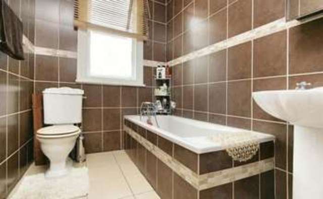 Image of 3 bedroom Flat for sale in Park Avenue Mitcham CR4 at Park Avenue  Mitcham, CR4 2EP