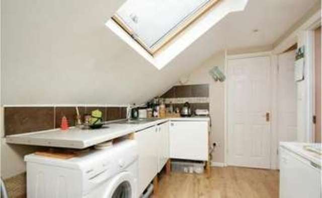  Image of 3 bedroom Flat for sale in Park Avenue Mitcham CR4 at Park Avenue  Mitcham, CR4 2EP