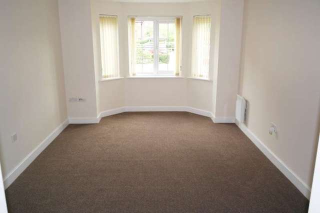  Image of 2 bedroom Flat for sale in Pavilion Gardens Farsley Pudsey LS28 at Farsley, LS28 5ZG