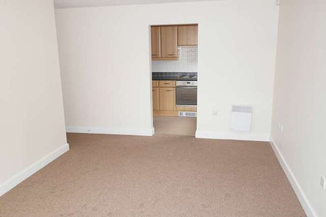  Image of 2 bedroom Flat for sale in Pavilion Gardens Farsley Pudsey LS28 at Farsley, LS28 5ZG