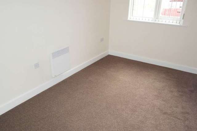  Image of 2 bedroom Flat for sale in Pavilion Gardens Farsley Pudsey LS28 at Farsley, LS28 5ZG