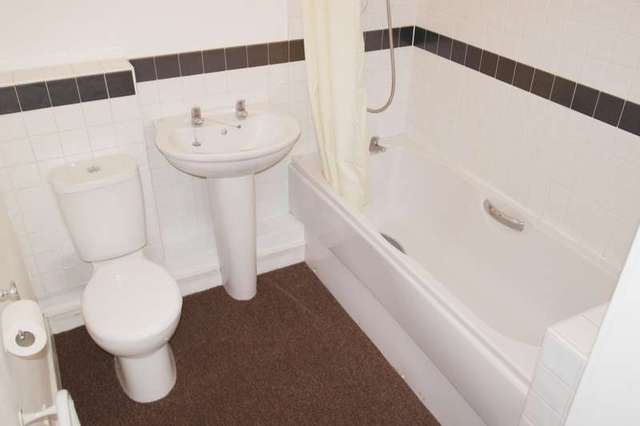  Image of 2 bedroom Flat for sale in Pavilion Gardens Farsley Pudsey LS28 at Farsley, LS28 5ZG