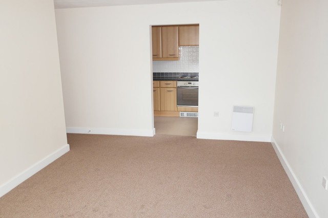  Image of 2 bedroom Flat for sale in Pavilion Gardens Farsley Pudsey LS28 at Farsley, LS28 5ZG
