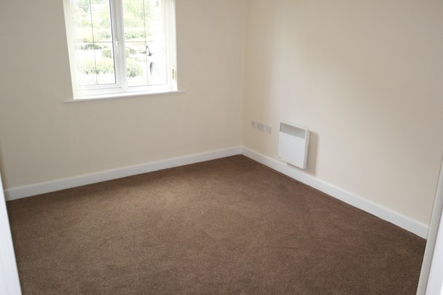  Image of 2 bedroom Flat for sale in Pavilion Gardens Farsley Pudsey LS28 at Farsley, LS28 5ZG