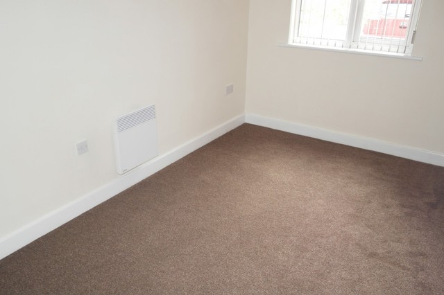  Image of 2 bedroom Flat for sale in Pavilion Gardens Farsley Pudsey LS28 at Farsley, LS28 5ZG