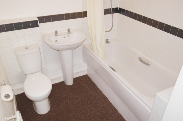  Image of 2 bedroom Flat for sale in Pavilion Gardens Farsley Pudsey LS28 at Farsley, LS28 5ZG