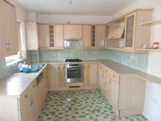  Image of 4 bedroom Detached house to rent in Pembroke Avenue Pinner HA5 at Pembroke Avenue  Pinner, HA5 1JP