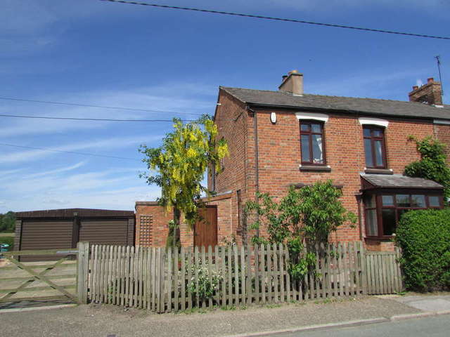  Image of 3 bedroom Semi-Detached house for sale in Pickmere Lane Pickmere Knutsford WA16 at Pickmere Knutsford Cheshire, WA16 0JU