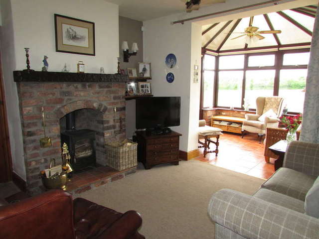  Image of 3 bedroom Semi-Detached house for sale in Pickmere Lane Pickmere Knutsford WA16 at Pickmere Knutsford Cheshire, WA16 0JU