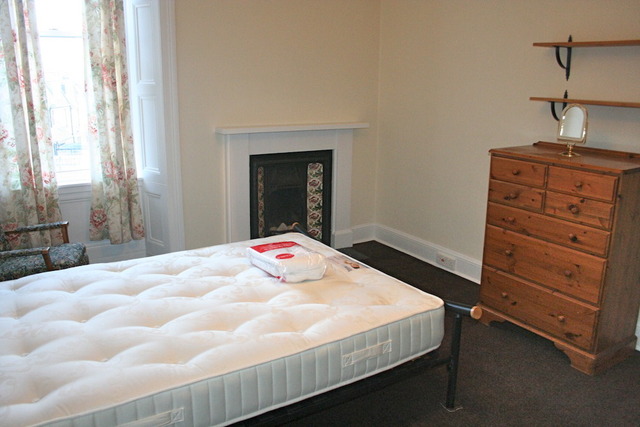  Image of 3 bedroom Flat to rent in Polwarth Place Edinburgh EH11 at Polwarth Edinburgh Edinburgh, EH11 1LG