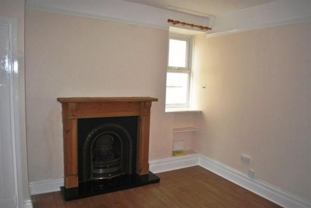  Image of 3 bedroom Detached house to rent in Heol Y Banc Bancffosfelen Llanelli SA15 at Heol Y Banc  Pontyberem, SA15 5DL