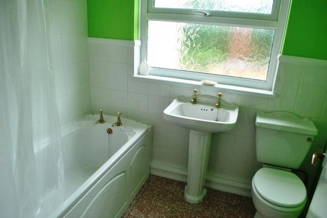  Image of 3 bedroom Detached house to rent in Heol Y Banc Bancffosfelen Llanelli SA15 at Heol Y Banc  Pontyberem, SA15 5DL