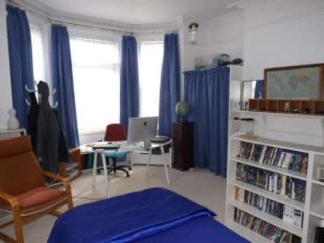  Image of 2 bedroom Flat for sale in Mansfield Road Parkstone Poole BH14 at Poole Dorset Parkstone, BH14 0DG