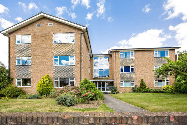  Image of 2 bedroom Flat for sale in Popes Grove Twickenham TW1 at Middlesex  Twickenham, TW1 4JU