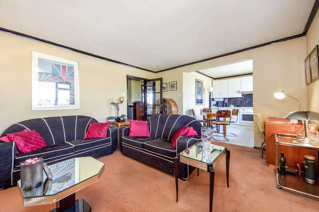  Image of 2 bedroom Flat for sale in Popes Grove Twickenham TW1 at Middlesex  Twickenham, TW1 4JU