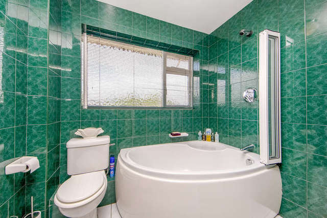  Image of 2 bedroom Flat for sale in Popes Grove Twickenham TW1 at Middlesex  Twickenham, TW1 4JU
