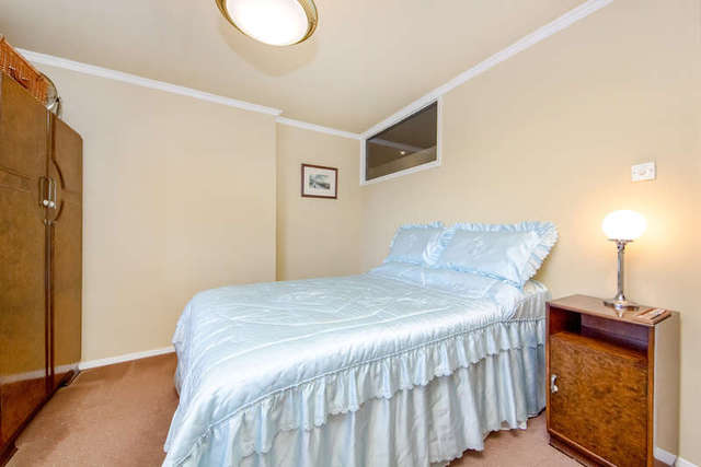  Image of 2 bedroom Flat for sale in Popes Grove Twickenham TW1 at Middlesex  Twickenham, TW1 4JU