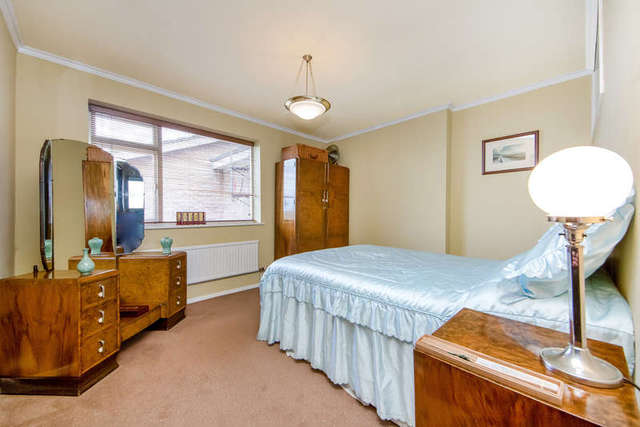  Image of 2 bedroom Flat for sale in Popes Grove Twickenham TW1 at Middlesex  Twickenham, TW1 4JU