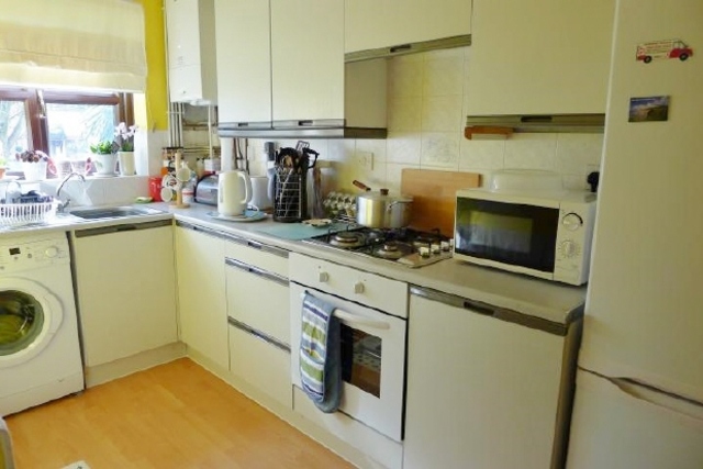  Image of 1 bedroom Studio flat to rent in Neelands Grove Portsmouth PO6 at Portsmouth Hampshire Portchester, PO6 4QL