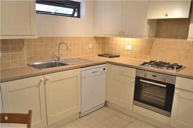  Image of 2 bedroom Flat to rent in Potters Road High Barnet Barnet EN5 at 38 Potters Road Barnet New Barnet, EN5 5HW