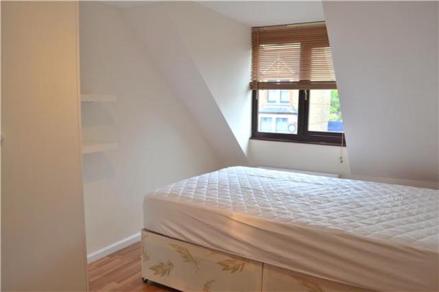  Image of 2 bedroom Flat to rent in Potters Road High Barnet Barnet EN5 at 38 Potters Road Barnet New Barnet, EN5 5HW