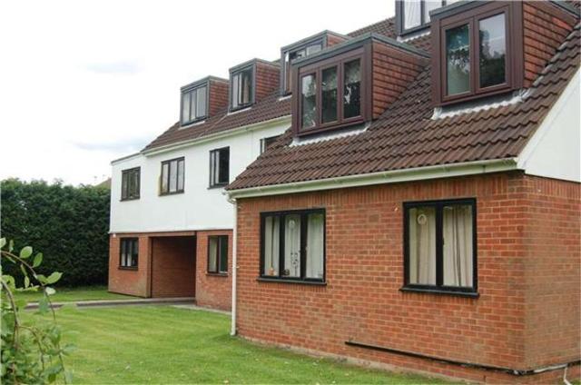  Image of 2 bedroom Flat to rent in Potters Road High Barnet Barnet EN5 at 38 Potters Road Barnet New Barnet, EN5 5HW